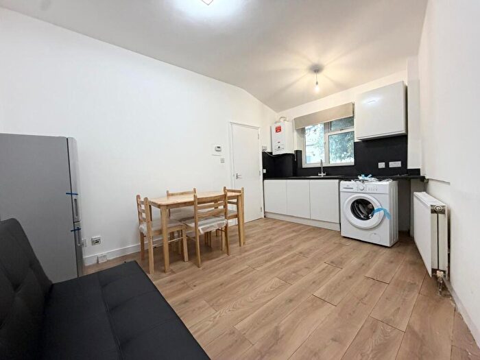 1 Bedroom Flat To Rent In Hendon Lane, Finchley, N3