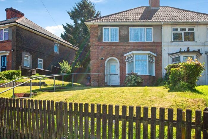 4 Bedroom Semi-detached House For Sale In Elmdale Crescent, Birmingham, B31