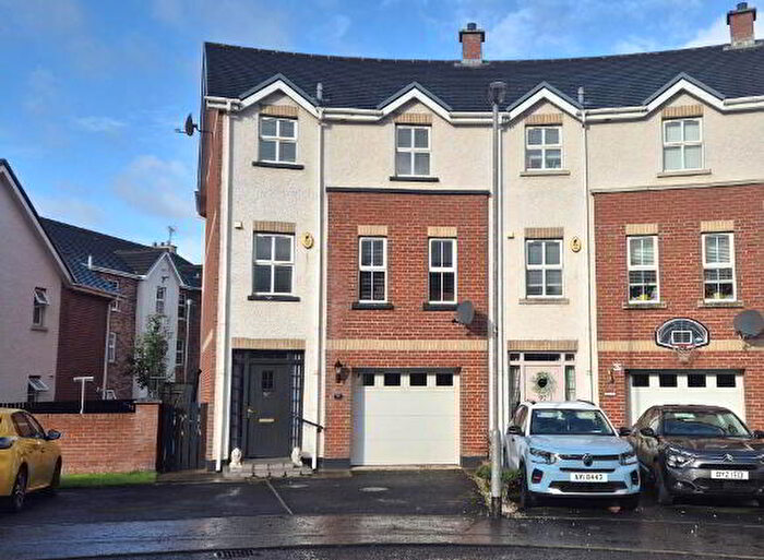 4 Bedroom TownHouse For Sale In Waterfoot Park, Derry, BT47