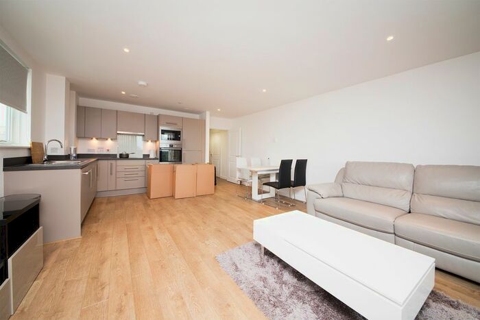 2 Bedroom Flat To Rent In Bessemer Place, Platinum Riverside, Greenwich, London, SE10