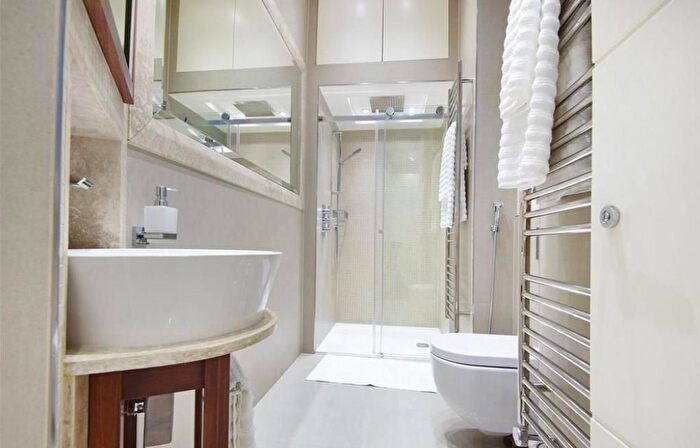 2 Bedroom Flat To Rent In Crawford Street, Marylebone, London, W1H