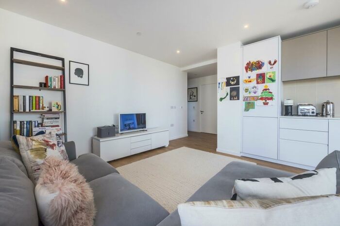 2 Bedroom Flat To Rent In Grove Street London, SE8