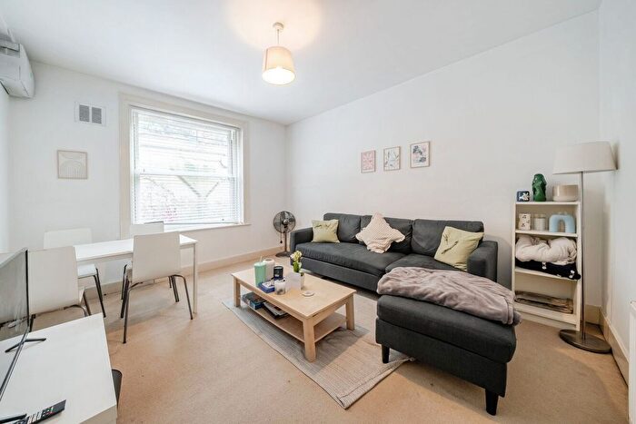 3 Bedroom Flat To Rent In St. John's Hill, London, SW11