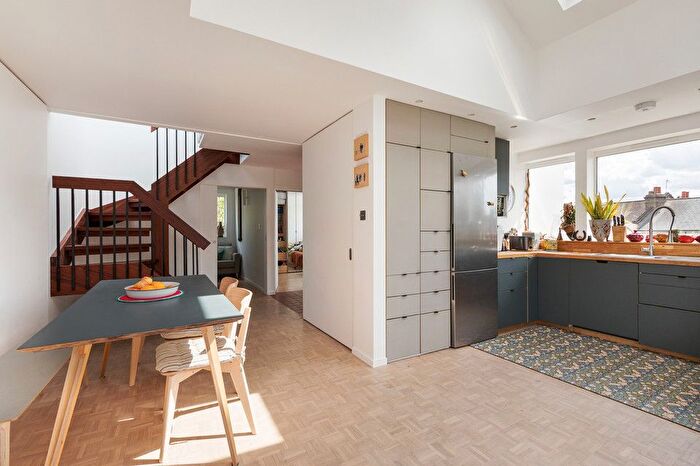 3 Bedroom Maisonette For Sale In Peckham Rye, Nunhead, SE15