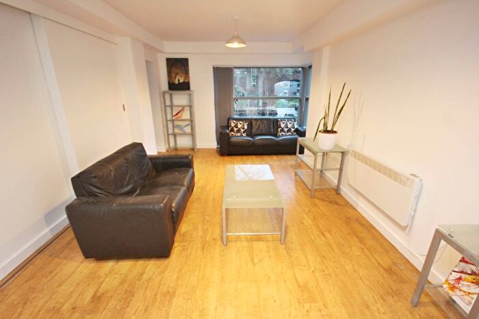 2 Bedroom Flat To Rent In Blantyre Street, Manchester, M15