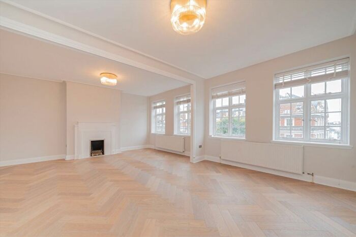 4 Bedroom Flat To Rent In Kensington High Street, Kensington, W8