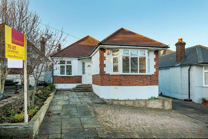 3 Bedroom Detached Bungalow To Rent In Barnet, London, EN5