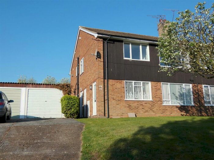 2 Bedroom Flat To Rent In Raymond Avenue, Canterbury, CT1