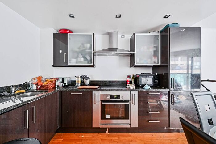 2 Bedroom Flat For Sale In Cuba Street, Canary Wharf, London, E14