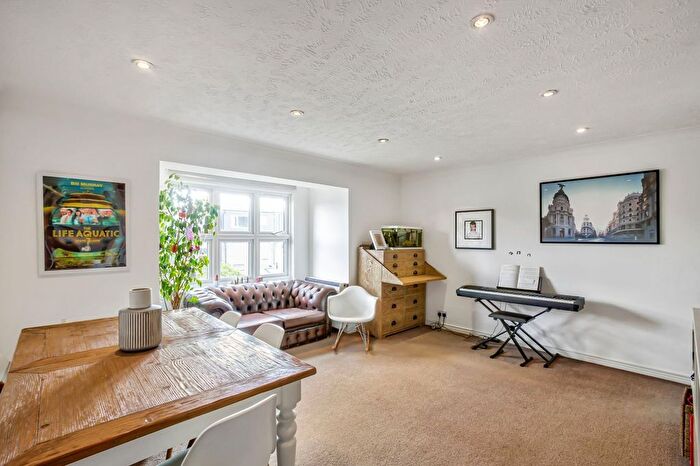 2 Bedroom Flat For Sale In Ravensbury Road, Wimbledon Park, London, SW18