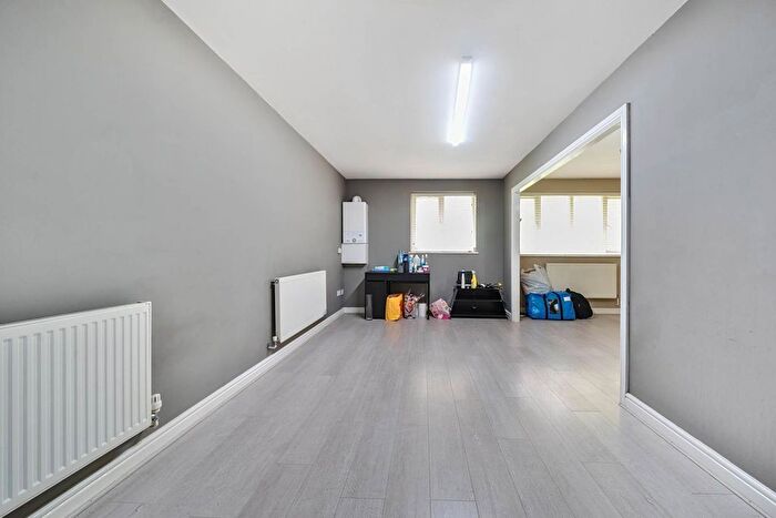 1 Bedroom Flat To Rent In Miles Road, Mitcham, CR4