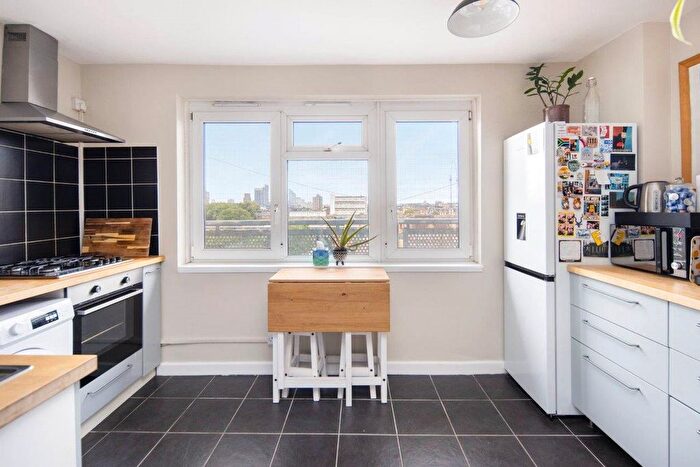 3 Bedroom Flat To Rent In Fellows Court, Weymouth Terrace, London, E2