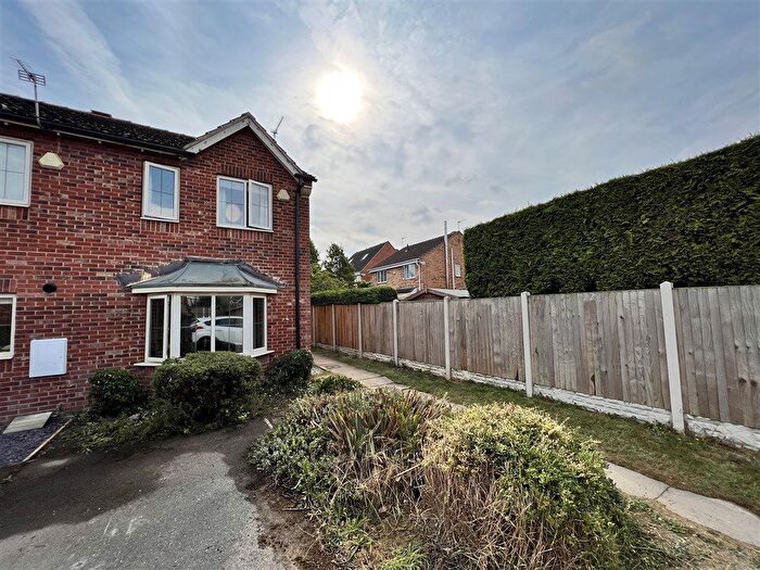 2 Bedroom Town House To Rent In Went Avenue, Snaith, DN14