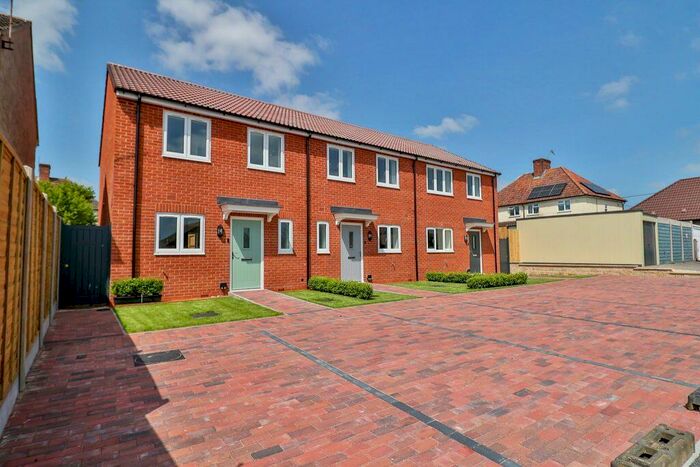 2 Bedroom End Of Terrace House For Sale In Greenfields, Clifton View, Barwick, Yeovil, Somerset, BA22