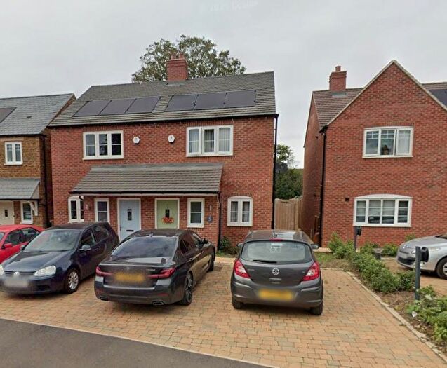 2 Bedroom Semi-Detached House For Sale In Banbury, Oxfordshire, OX16