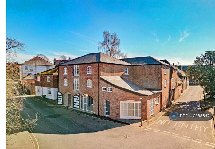 2 Bedroom Flat To Rent In Banks, Bishops Waltham, SO32