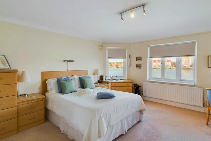 3 Bedroom Town House For Sale In Calshot Court, Ocean Village, SO14