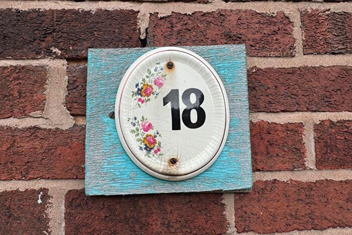 4 Bedroom Semi-Detached House To Rent In Gipsy Lane, Old Whittington, Chesterfield, S41