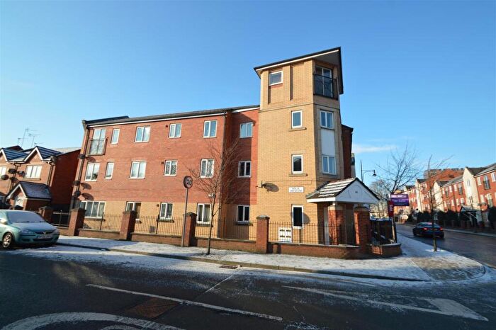 3 Bedroom Flat To Rent In Stretford Road, Hulme, Manchester, M15