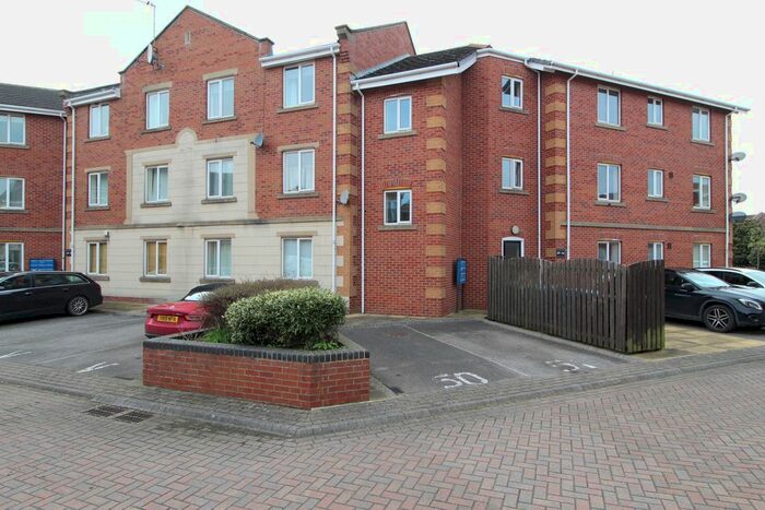 2 Bedroom Flat To Rent In Lock Keepers Court, Victoria Dock, Hull, HU9