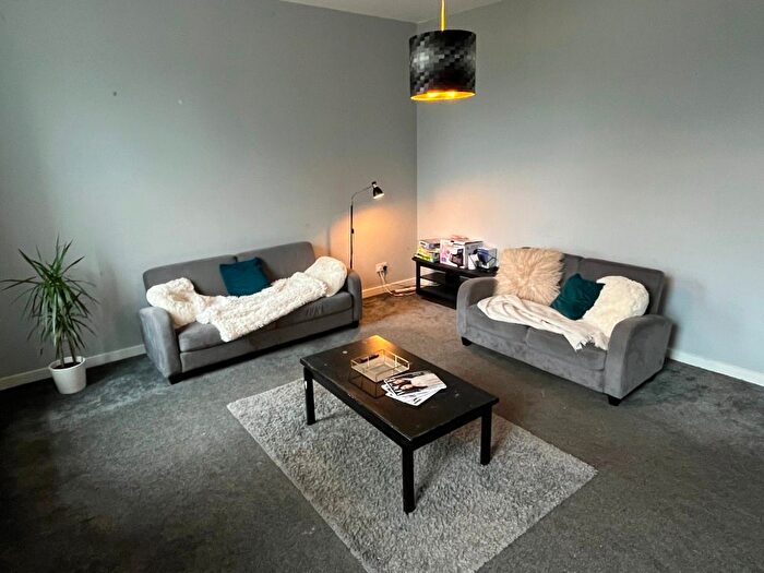 3 Bedroom Flat To Rent In Duke Street, Dennistoun, Glasgow, G31