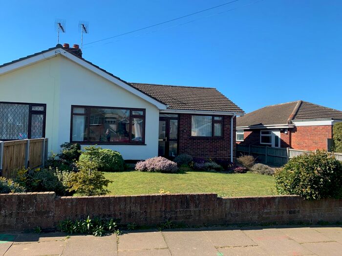 3 Bedroom Semi-Detached Bungalow To Rent In Higher Drive, Oulton Broad, NR32