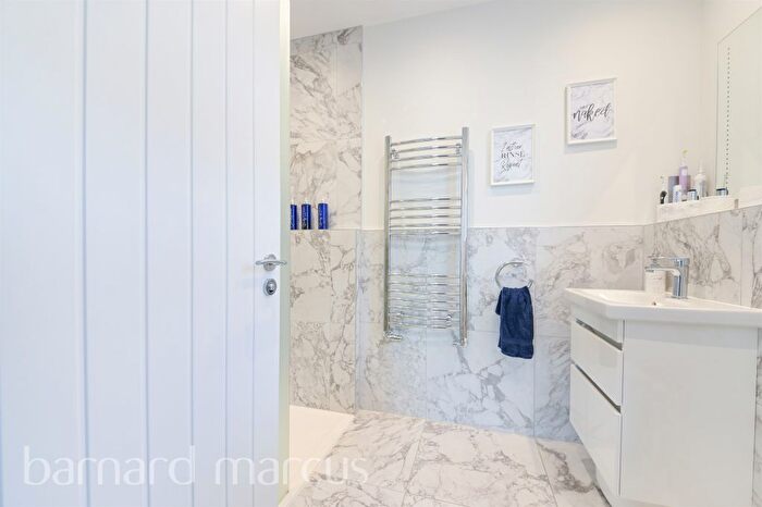 5 Bedroom Detached House For Sale In Sandy Lane South, Wallington, SM6