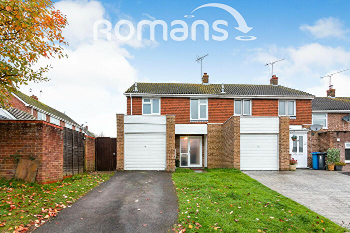 3 Bedroom End Of Terrace House To Rent In Cornfields, GU46