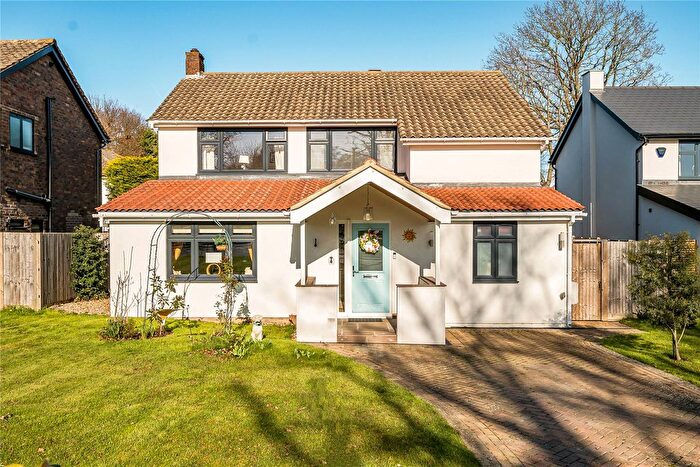 4 Bedroom Detached House For Sale In Wistaria Close, Orpington, BR6