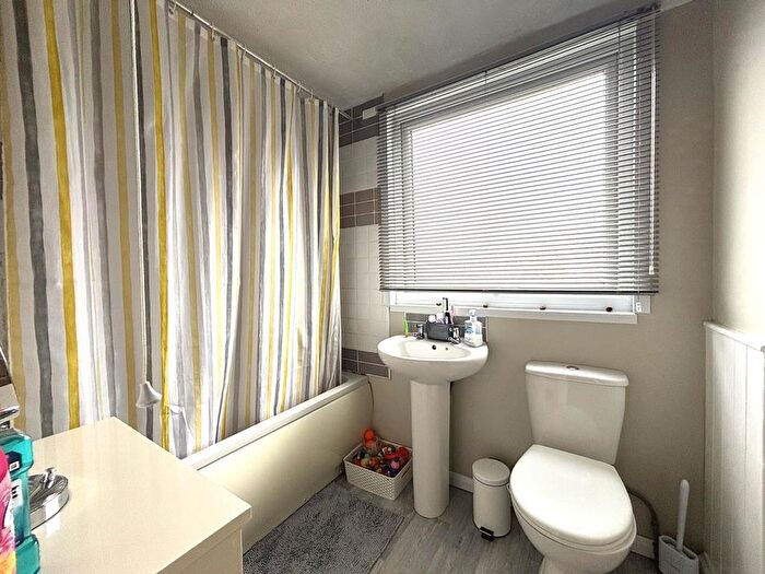 3 Bedroom End Terrace House For Sale In Broad Walk, Helston, TR13