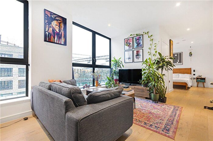 1 Bedroom Flat For Sale In Cambridge Heath Road, London, E2