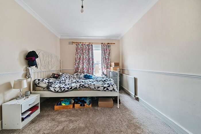 2 Bedroom Flat To Rent In Church Road, Richmond, TW10