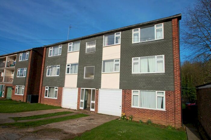 1 Bedroom Apartment To Rent In Hiljon Crescent, Chalfont St. Peter, Buckinghamshire, SL9