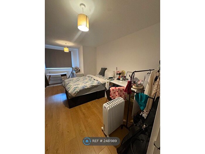 2 Bedroom Flat To Rent In Wesley Close, London, SE17