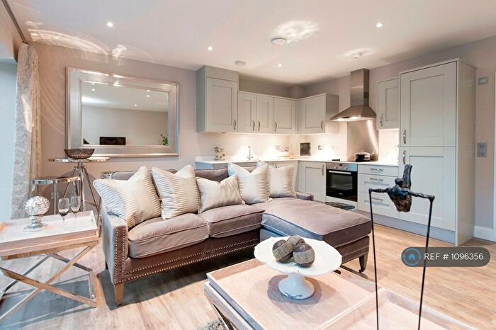 2 Bedroom Flat To Rent In Carlyon House, Maidenhead, SL6