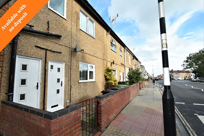 1 Bedroom Flat To Rent In New Road, Portsmouth, Hampshire, PO2