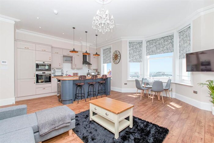 3 Bedroom Flat To Rent In Marine Parade, Worthing, BN11