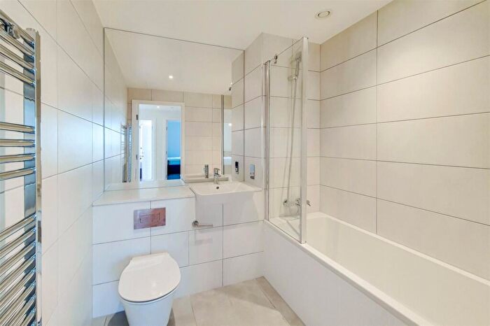 2 Bedroom Apartment To Rent In Green Street, London, NW10