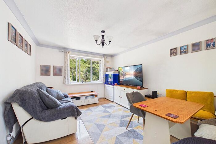 1 Bedroom Maisonette For Sale In Greenham Wood, Bracknell, Berkshire, RG12
