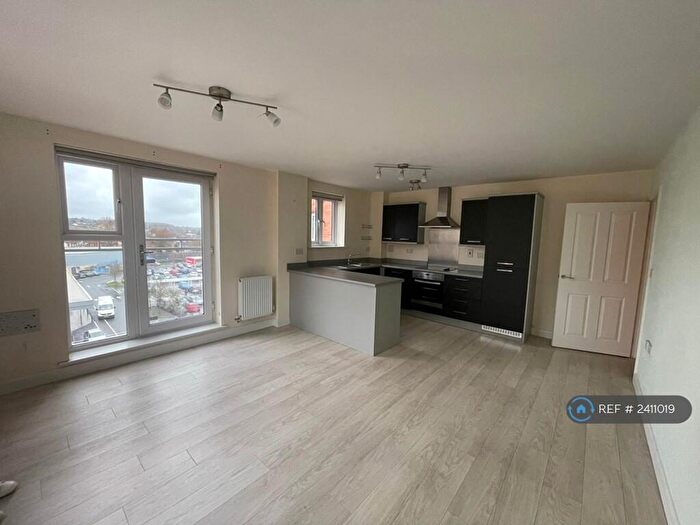 2 Bedroom Flat To Rent In Lansdowne House, Reading, RG30