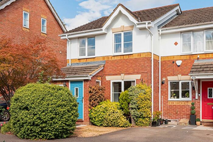 3 Bedroom Semi-Detached House For Sale In Shackleton Close, Ash Vale, Surrey, GU12