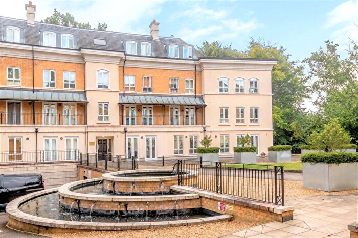 2 Bedroom Flat To Rent In Heathside Crescent, Woking, Surrey, GU22