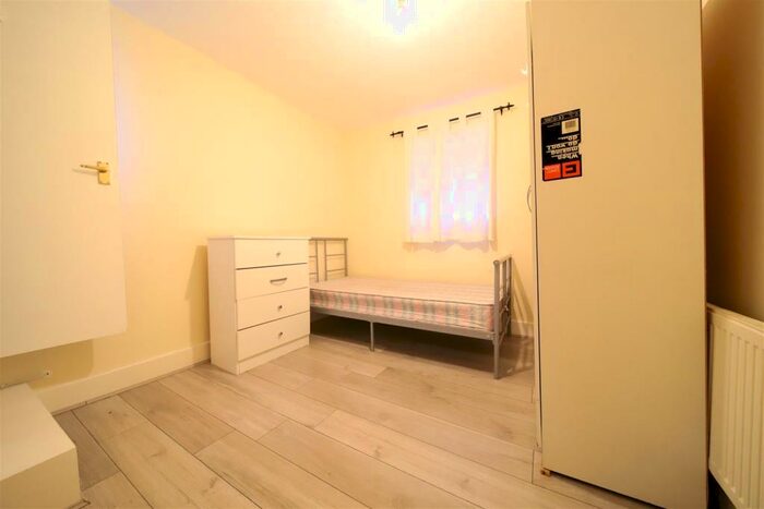 1 Bedroom Flat To Rent In Garfield Road, Enfield, EN3