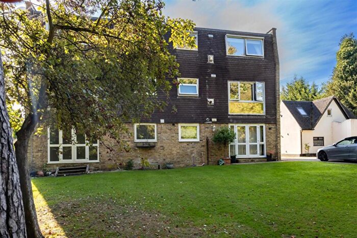 2 Bedroom Flat For Sale In The Plain, Epping, CM16