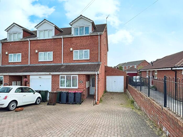 4 Bedroom End Of Terrace House For Sale In Sawn Moor Avenue, Thurcroft, Rotherham, South Yorkshire, S66