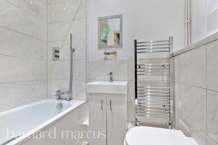 2 Bedroom End Of Terrace House To Rent In Ritchie Road, Croydon, CR0