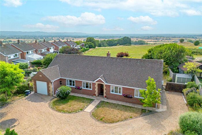4 Bedroom Detached House For Sale In Bath Road, Devizes, Wiltshire, SN10