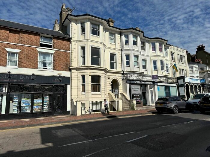 2 Bedroom Flat To Rent In Trafalgar House, Mount Ephraim, Tunbridge Wells, TN4
