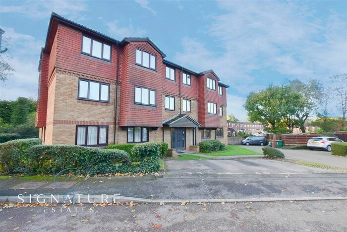 2 Bedroom Flat To Rent In Tylersfield, Abbots Langley, WD5