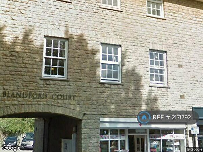2 Bedroom Flat To Rent In Blandford Court, Woodstock, OX20